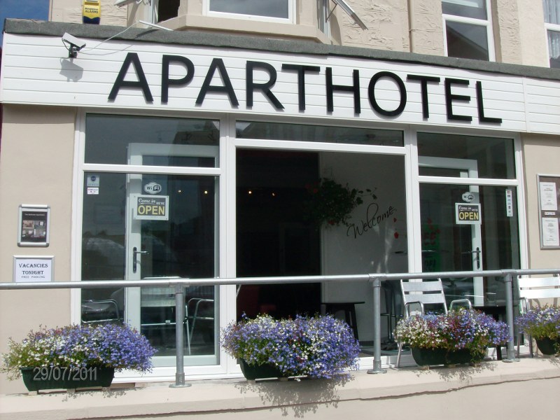 APART_FRONT_4_800x600.JPG