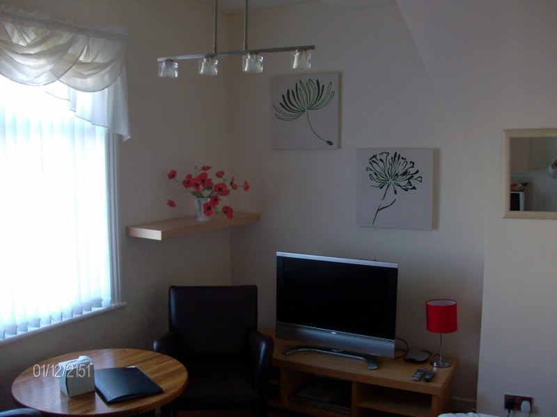 Rooms_2fr_lounge_1_800x600.JPG