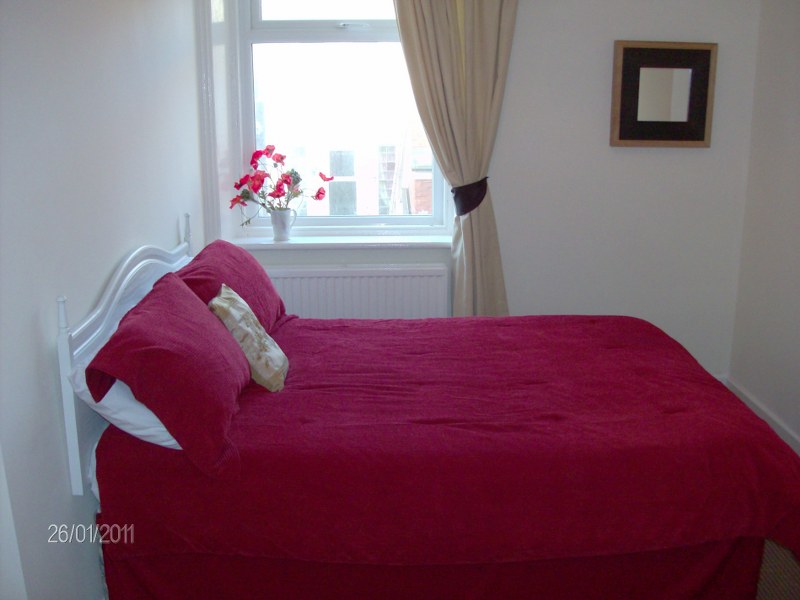 rooms_1fr_bed_800x600.JPG