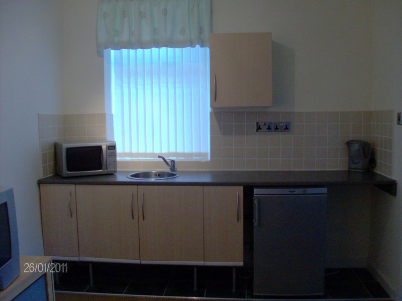 rooms_1fr_kit_800x600.JPG