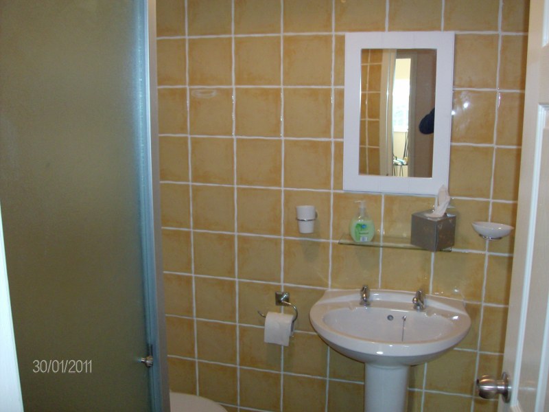 rooms_2ff_bath_800x600.JPG