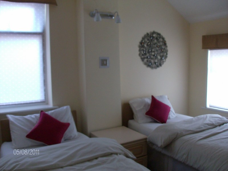 rooms_2ff_twin_2_800x600.JPG