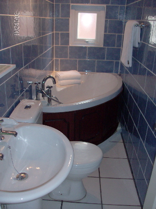 rooms_2fr_bath.JPG